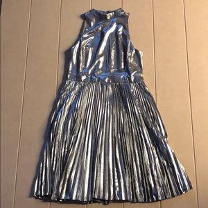 Beautiful silver/gold pleated dress size 2p